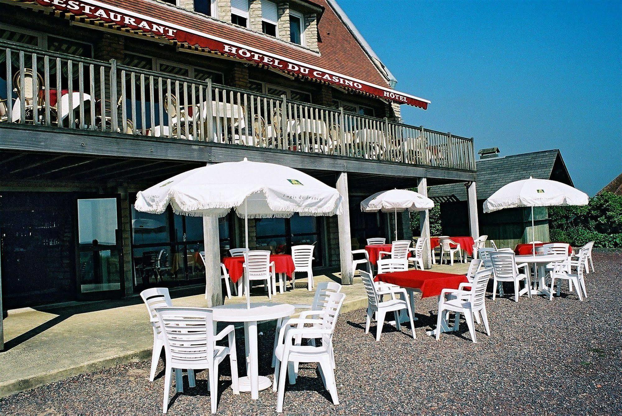 Logis Hotel Du Casino Restaurant Le Mathelia Vierville-sur-Mer Exterior foto