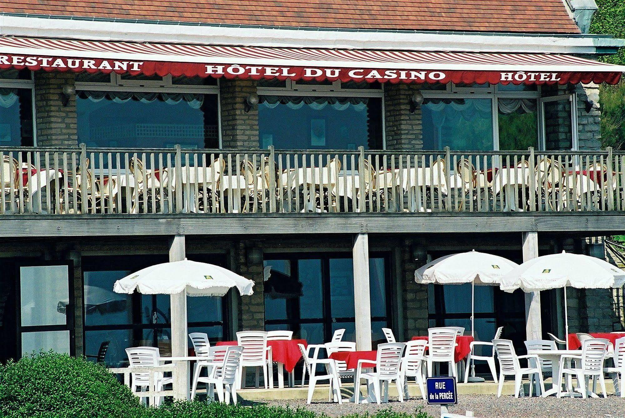 Logis Hotel Du Casino Restaurant Le Mathelia Vierville-sur-Mer Exterior foto